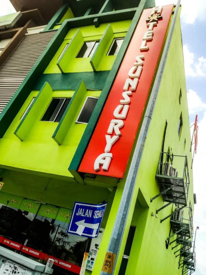 Hotel Sunsurya Кланг Экстерьер фото