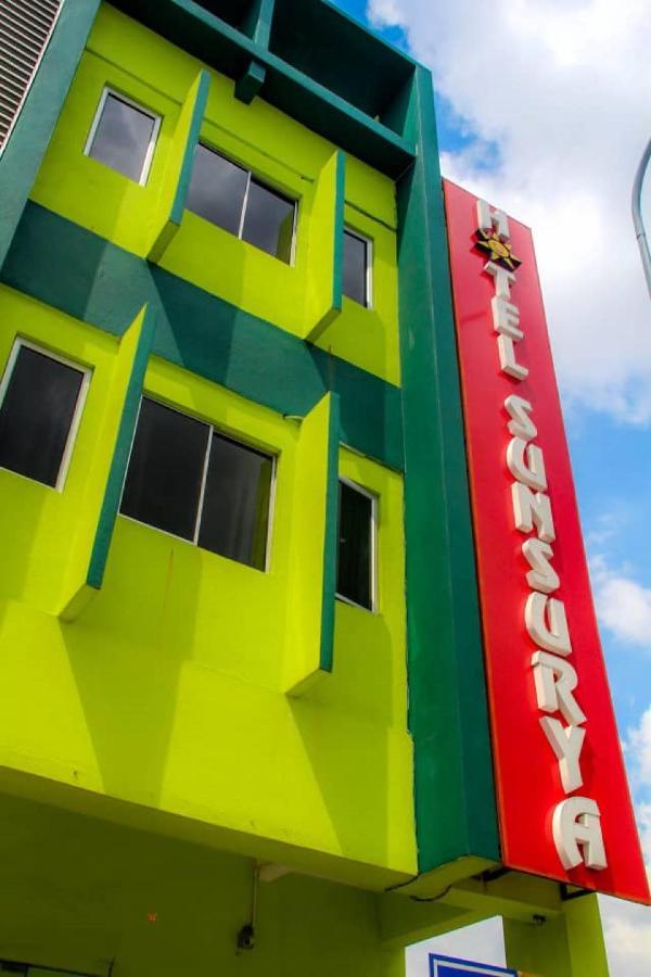 Hotel Sunsurya Кланг Экстерьер фото