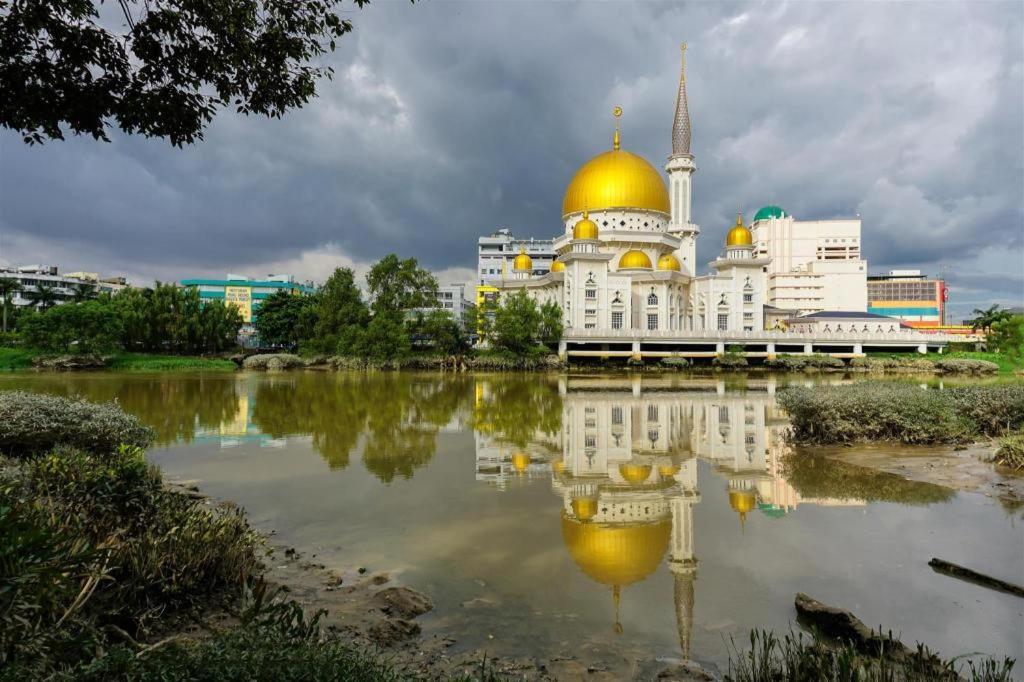 Hotel Sunsurya Кланг Экстерьер фото